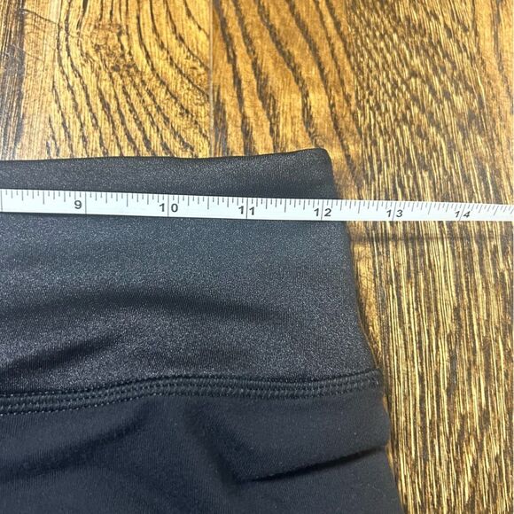 Lululemon Black Leggings Size 4 30” Inseam *Small flaws* Shiny Waistband - Picture 15 of 16